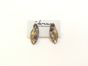 ikru お花のイヤリング