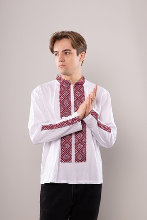 ウクライナ刺繍ヴィシヴァンカ　クロスステッチ手刺繍　Lサイズ　メンズ