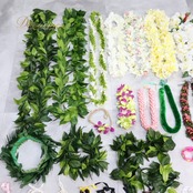 フラダンス 小物 まとめ売り 70点以上 セット レイ フラワーレイ クウペエ ネックレス シェルレイ ククイ パウケース 赤 白 黄 緑 ピンク カラフル アクセサリー ヘアクリップ ヘアアクセサリー タヒチアン ホワイト系 グリーン系 レッド系 イエロー系