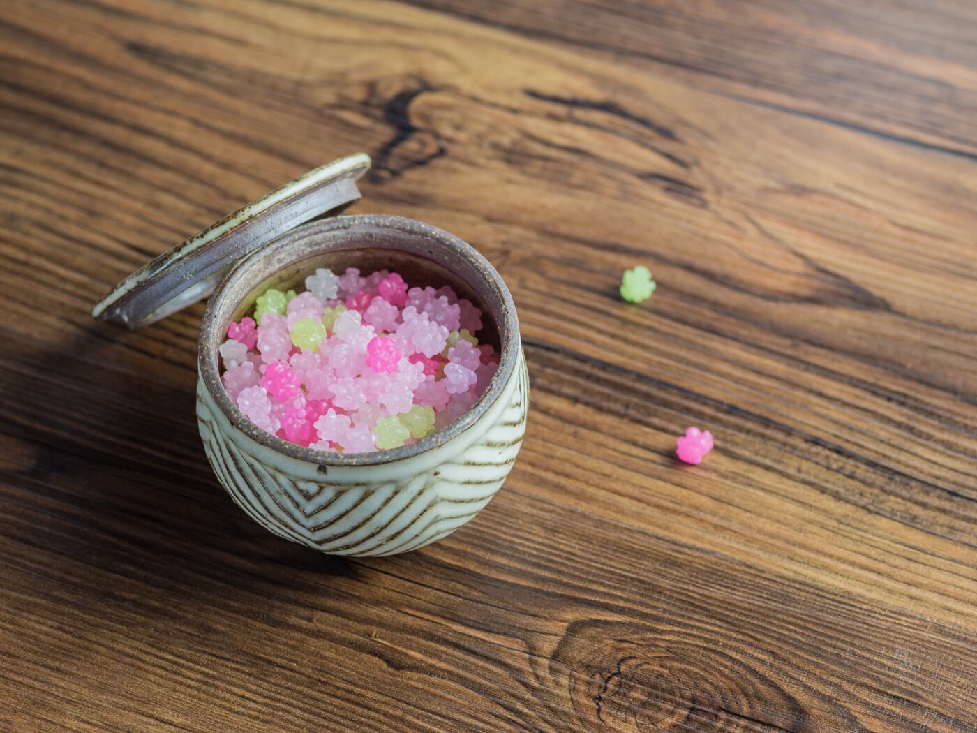 粉引き 蓋物 ヘリンボーン柄／くるり窯