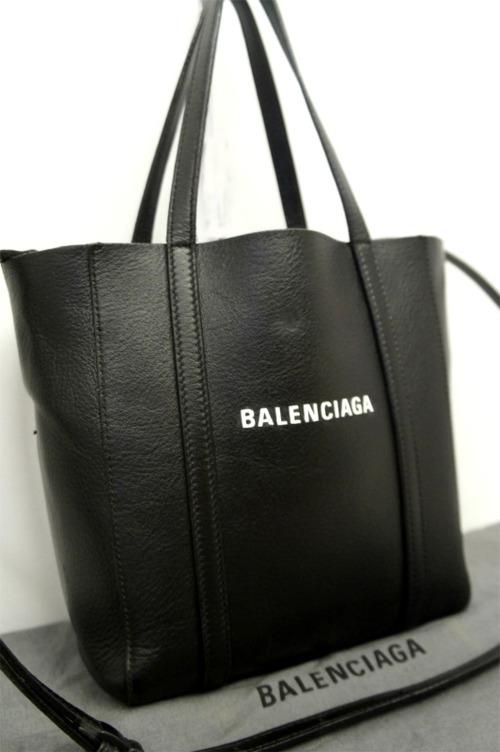 ◆BALENCIAGA バレンシアガ EVERYDAY XXS エヴリデイ 2way クロスボディ レザー ショルダー トート バッグ 黒◆ 使い勝手抜群の定番モデル