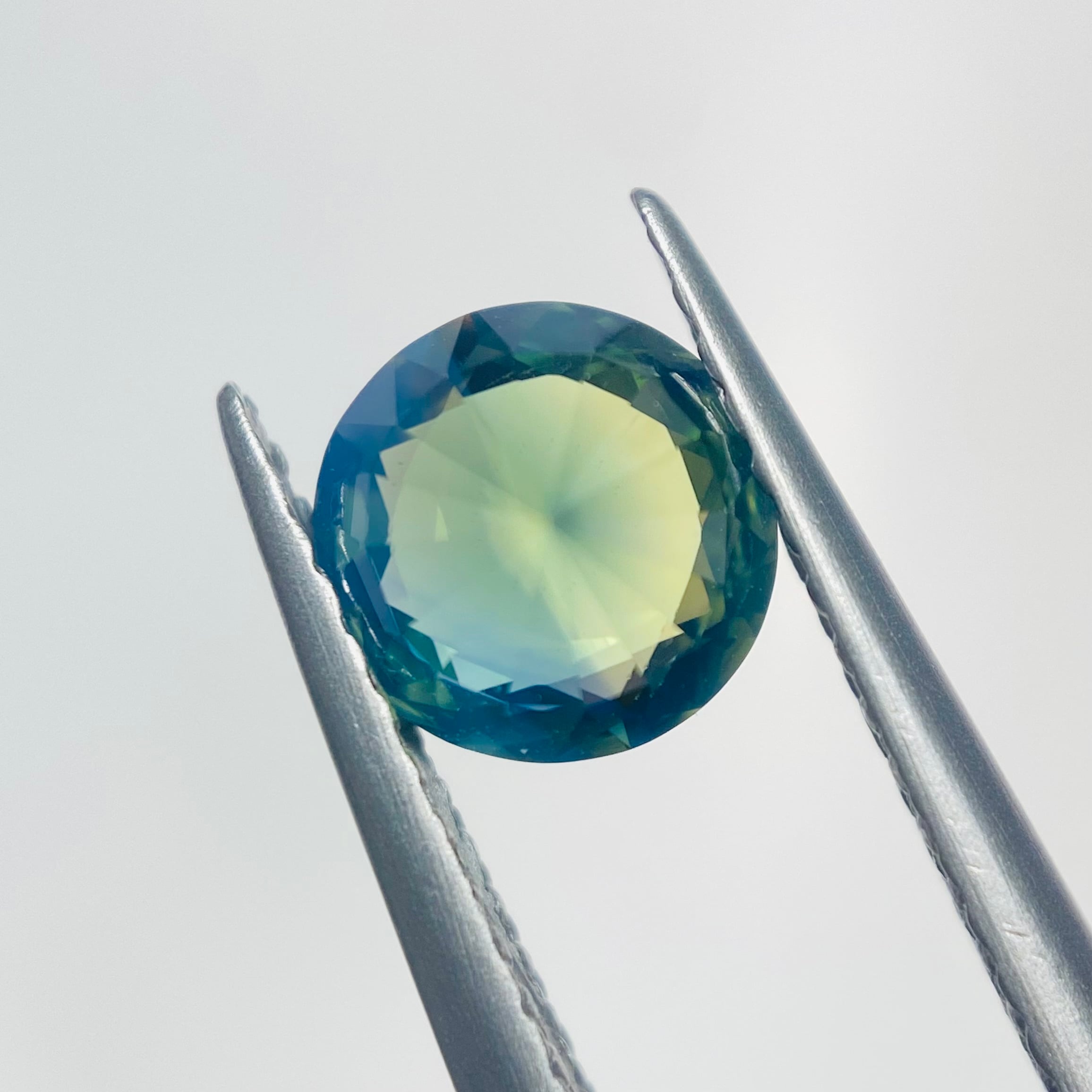 シルキーなバイカラーサファイア