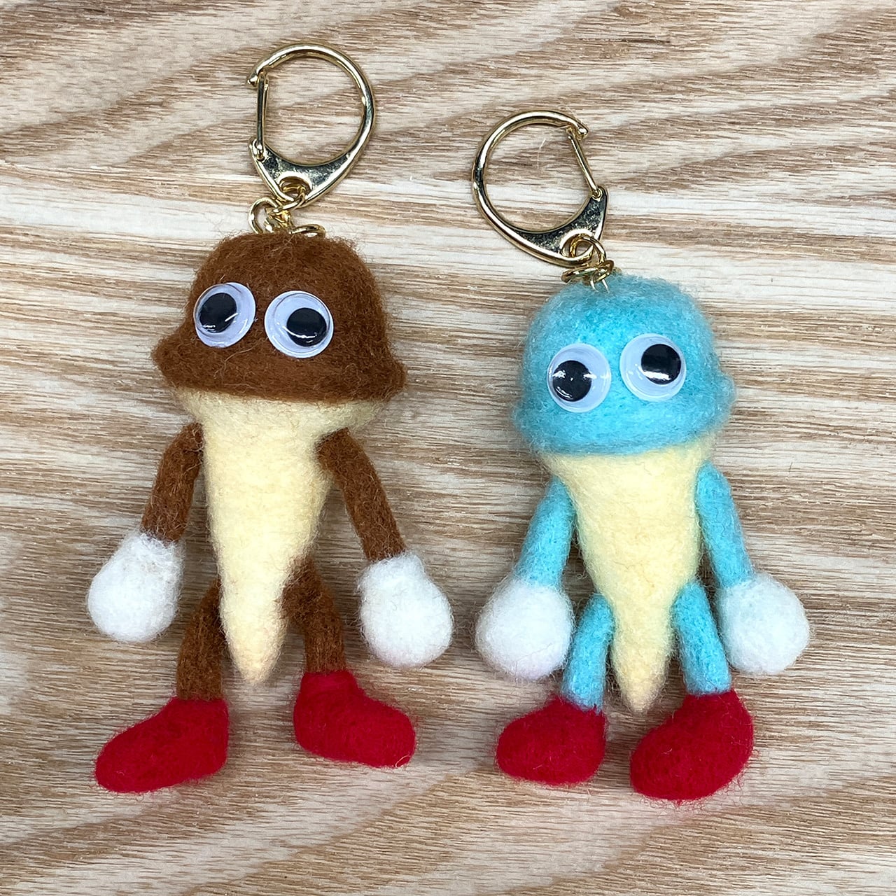 羊毛フェルト アイスクリームマン キーホルダー 2種 水色 茶色