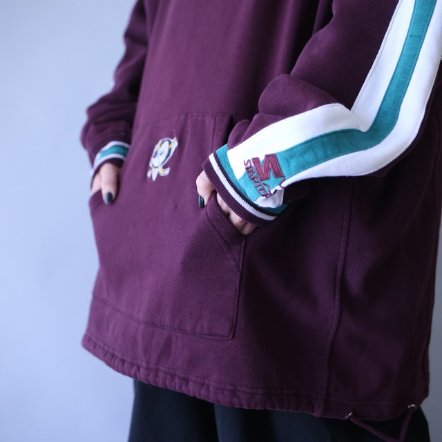 "STARTER " sleeve line design embroidery logo over silhouette sweat parka