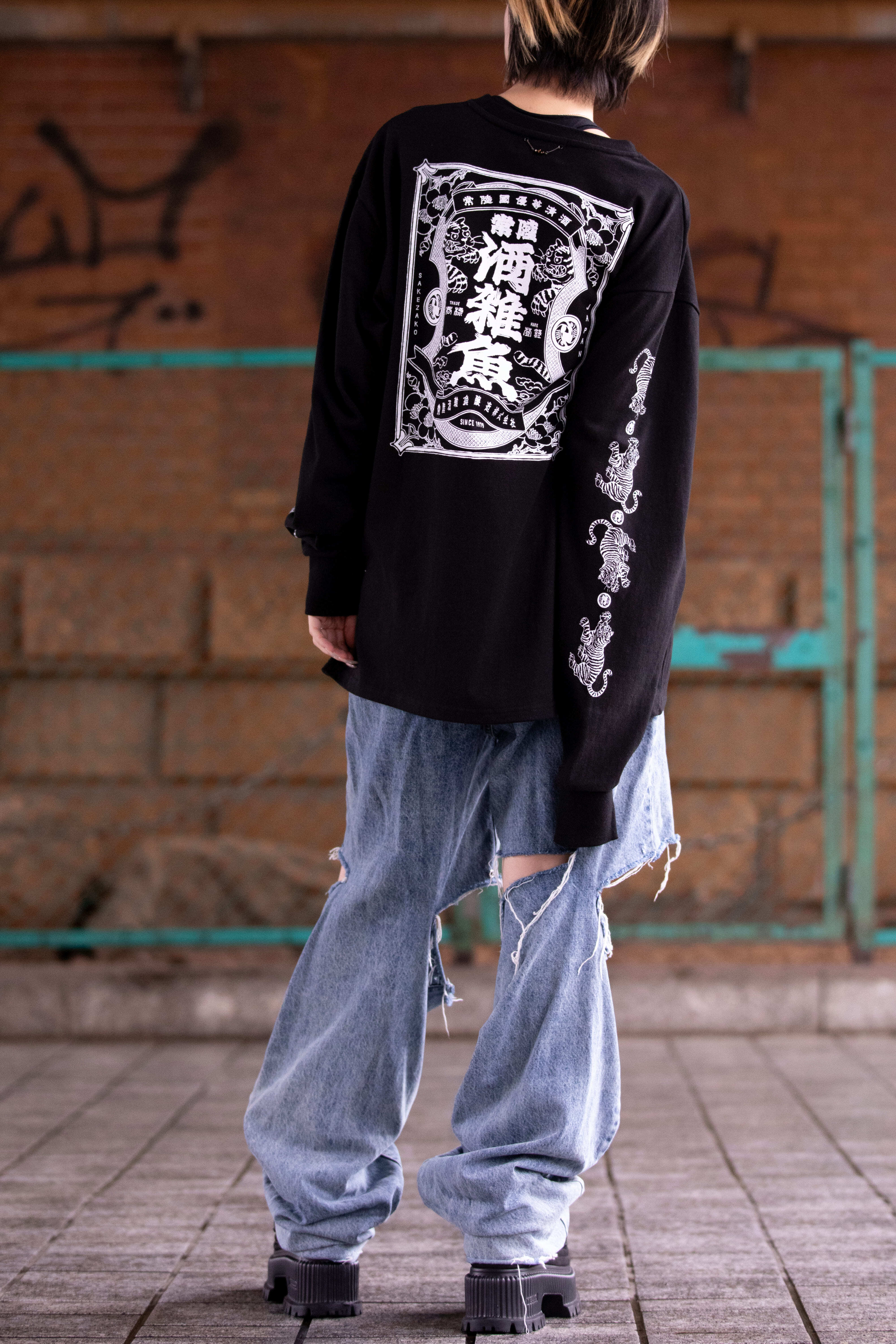 HONEY MANS ADDICT] 酒雑魚ロングスリーブTシャツ2026 | THEE MAD