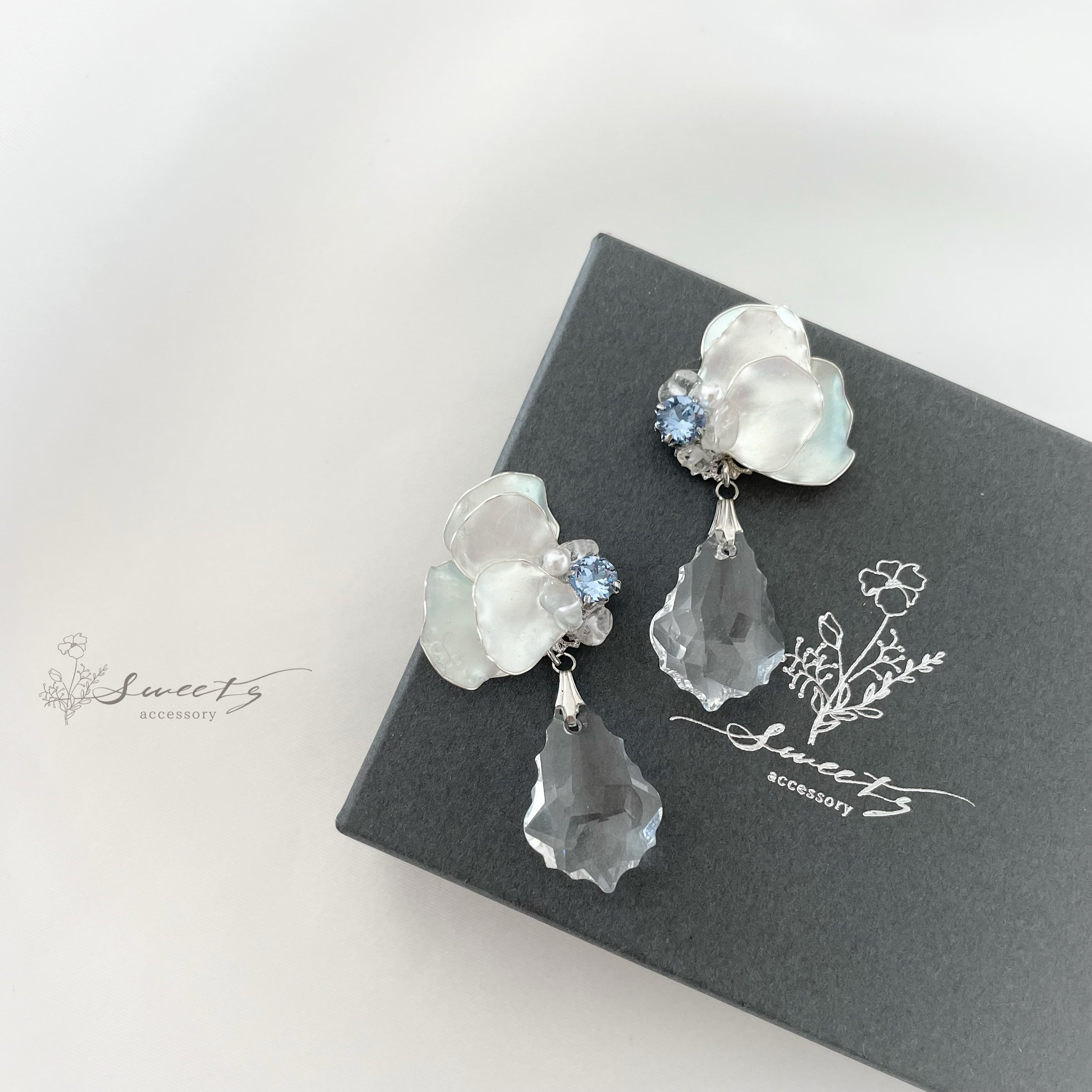 blue sweetpea crystal〜】ｻﾑｼﾝｸﾞﾌﾞﾙｰ×ｽｲｰﾄﾋﾟｰの花びらクリスタル  