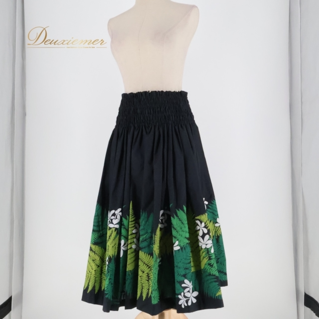 フラダンス 衣装 パウスカート ブラック系 セキノレーシングスポーツ 日本製 シングル シンプル プルメリア柄 かわいい 華やか 鮮やか 黒 緑 白 ハワイアン アロハ ハワイアンプリント フラ ダンス レッスン 練習 グリーン系 おしゃれ レディース