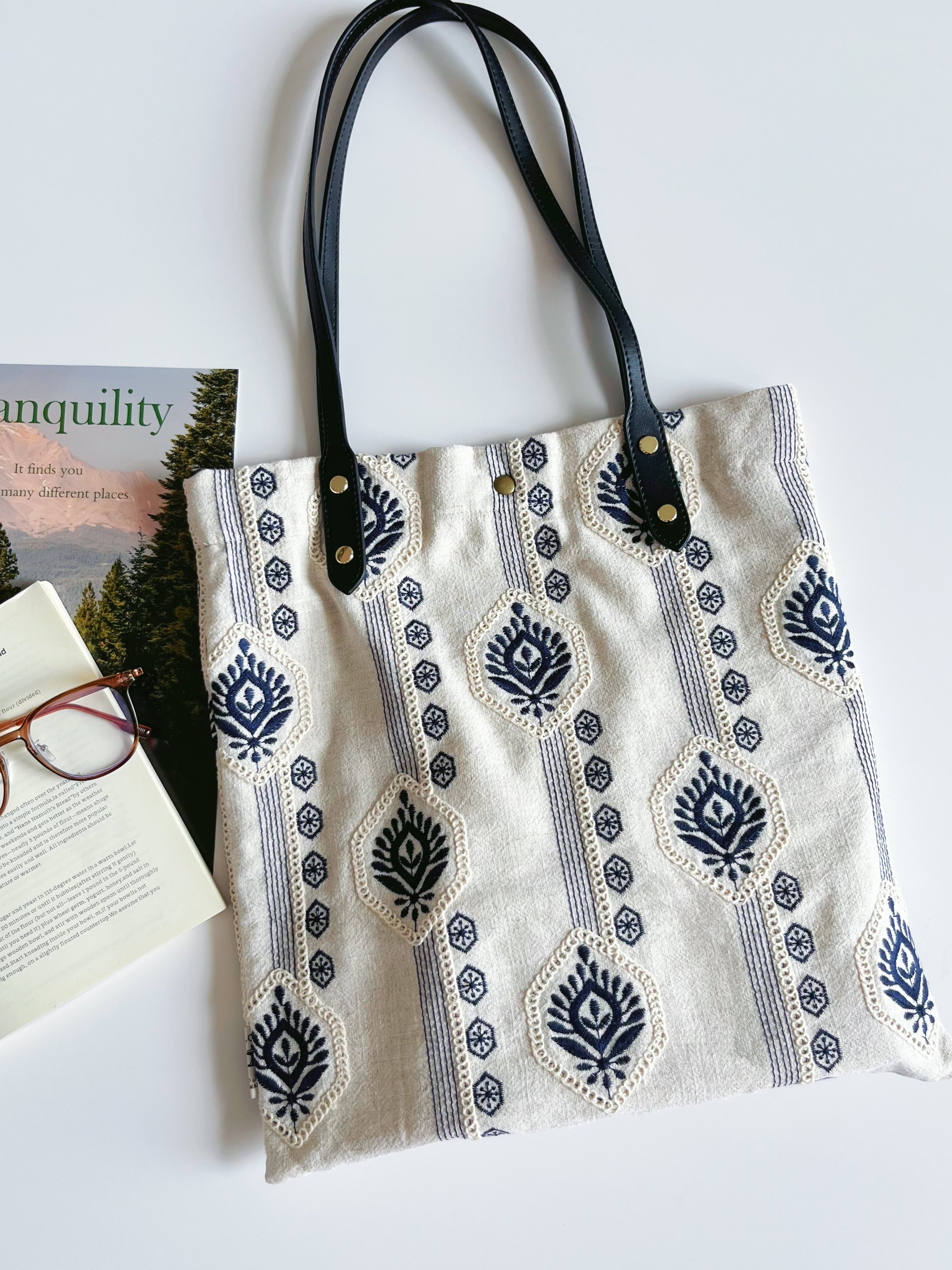 本革ハンドル】フリンジ刺繍のトートバッグ ネイビーモチーフ