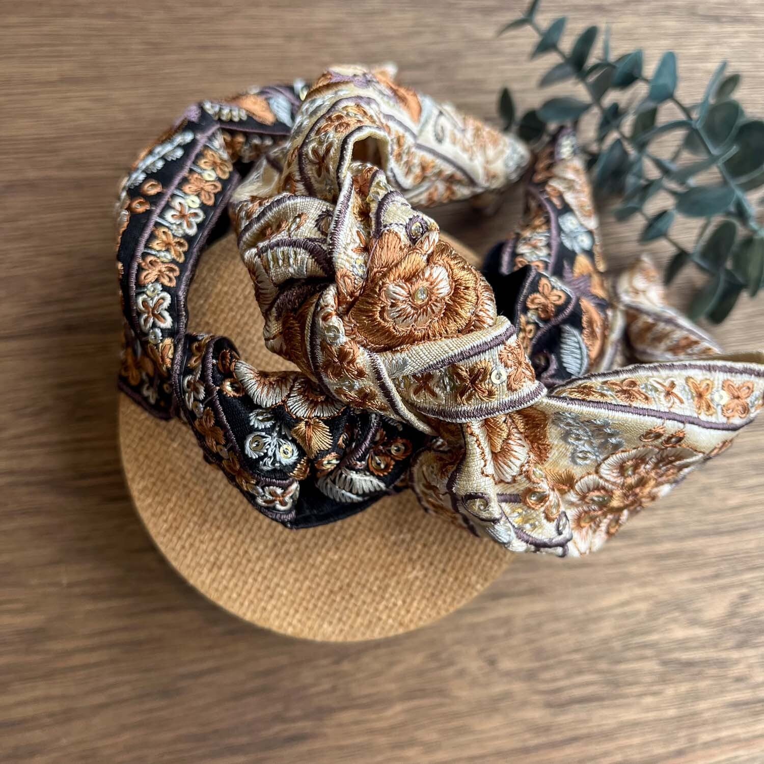 大輪お花模様インド刺繍の結びリボンカチューシャ | Dua-アクセサリー