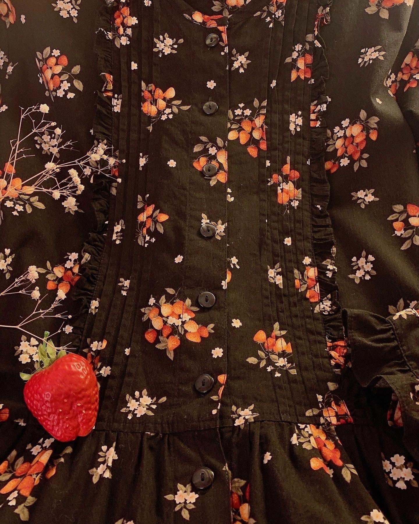 strawberry frill ribbon black one-piece