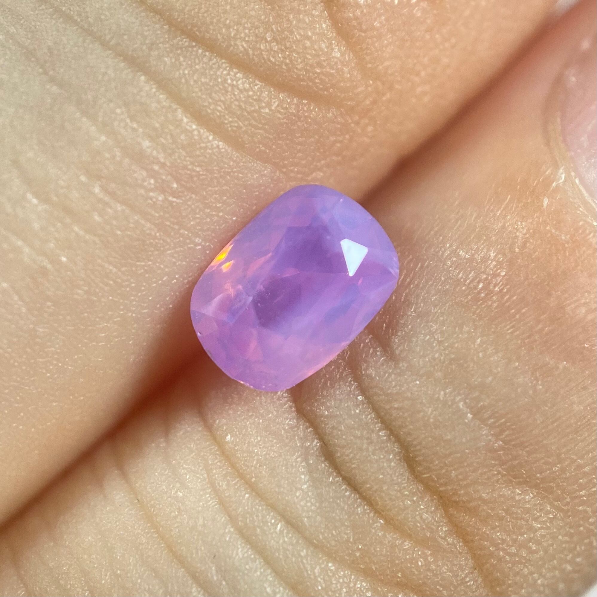 ひとひらの花びら　シルキーサファイア