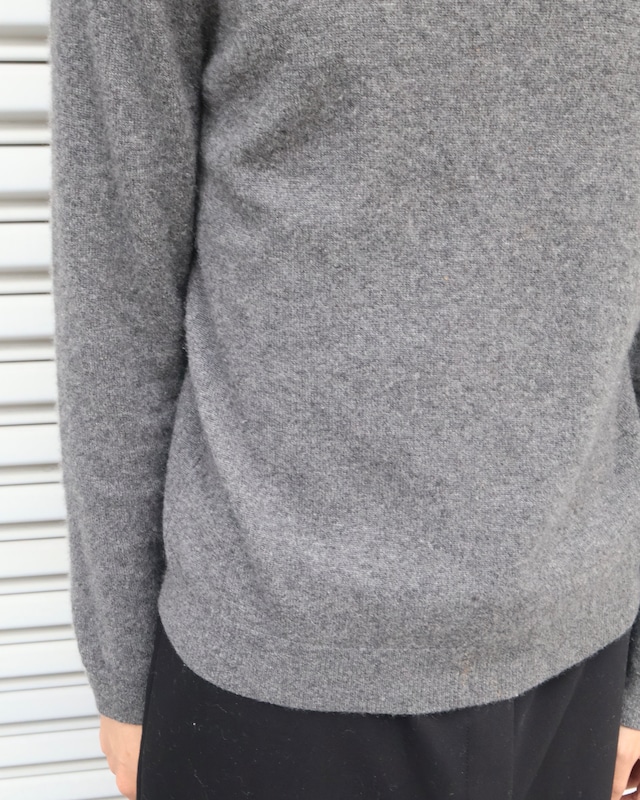 round-neck cashmere knit