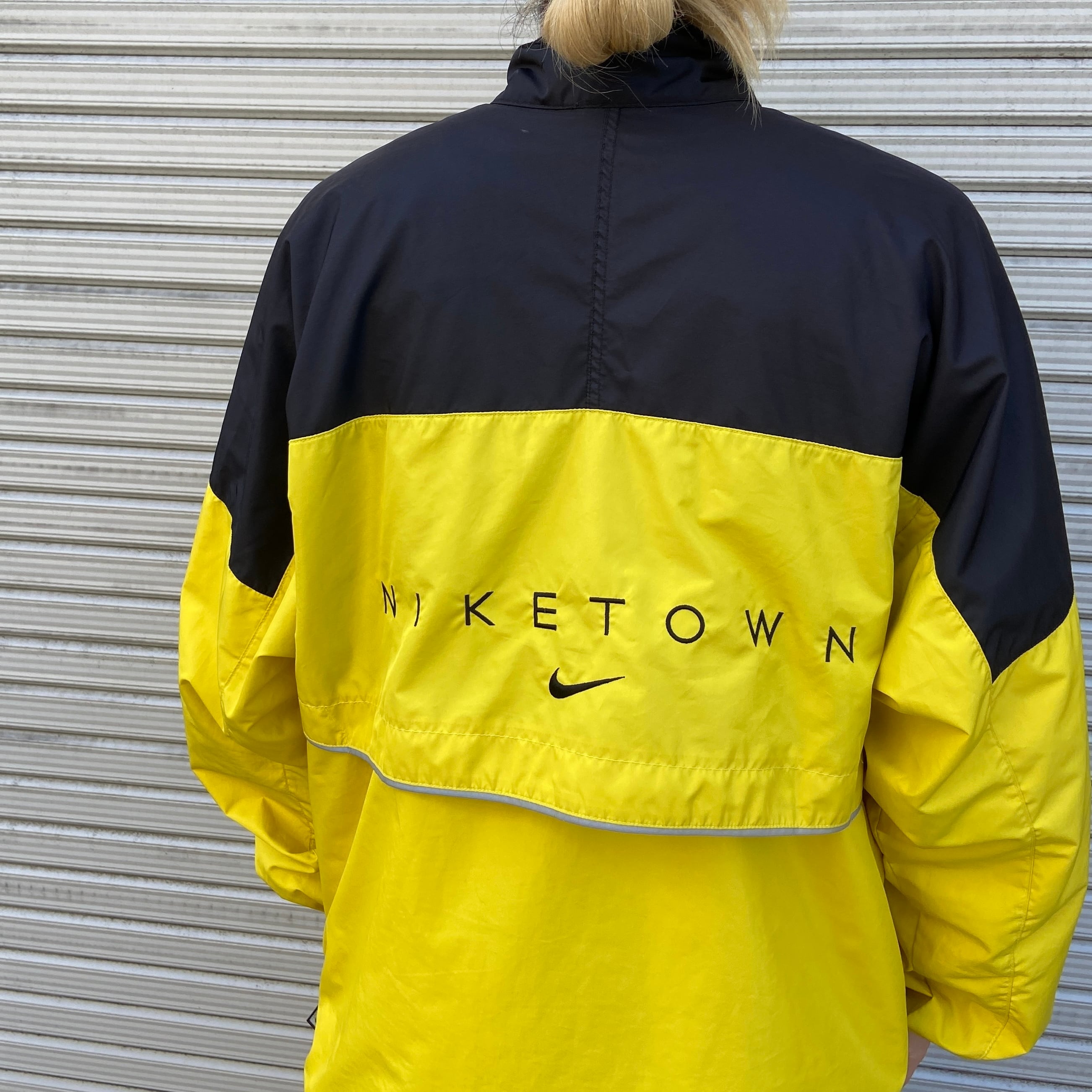 90s NIKE NIKETOWN ナイロンジャケット 白タグ イエロー L 90s NIKE NIKETOWN ナイロンジャケット 白タグ イエロー L