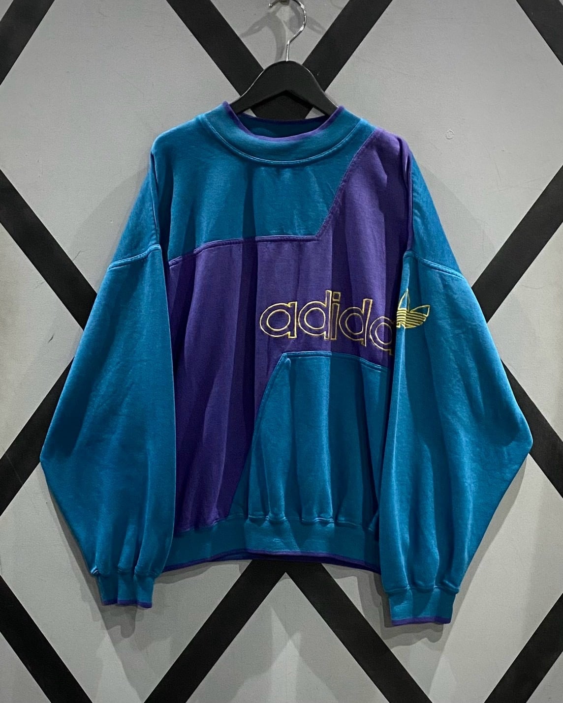 X VINTAGE】80's “adidas” Color Switching Logo Embroidery Vintage