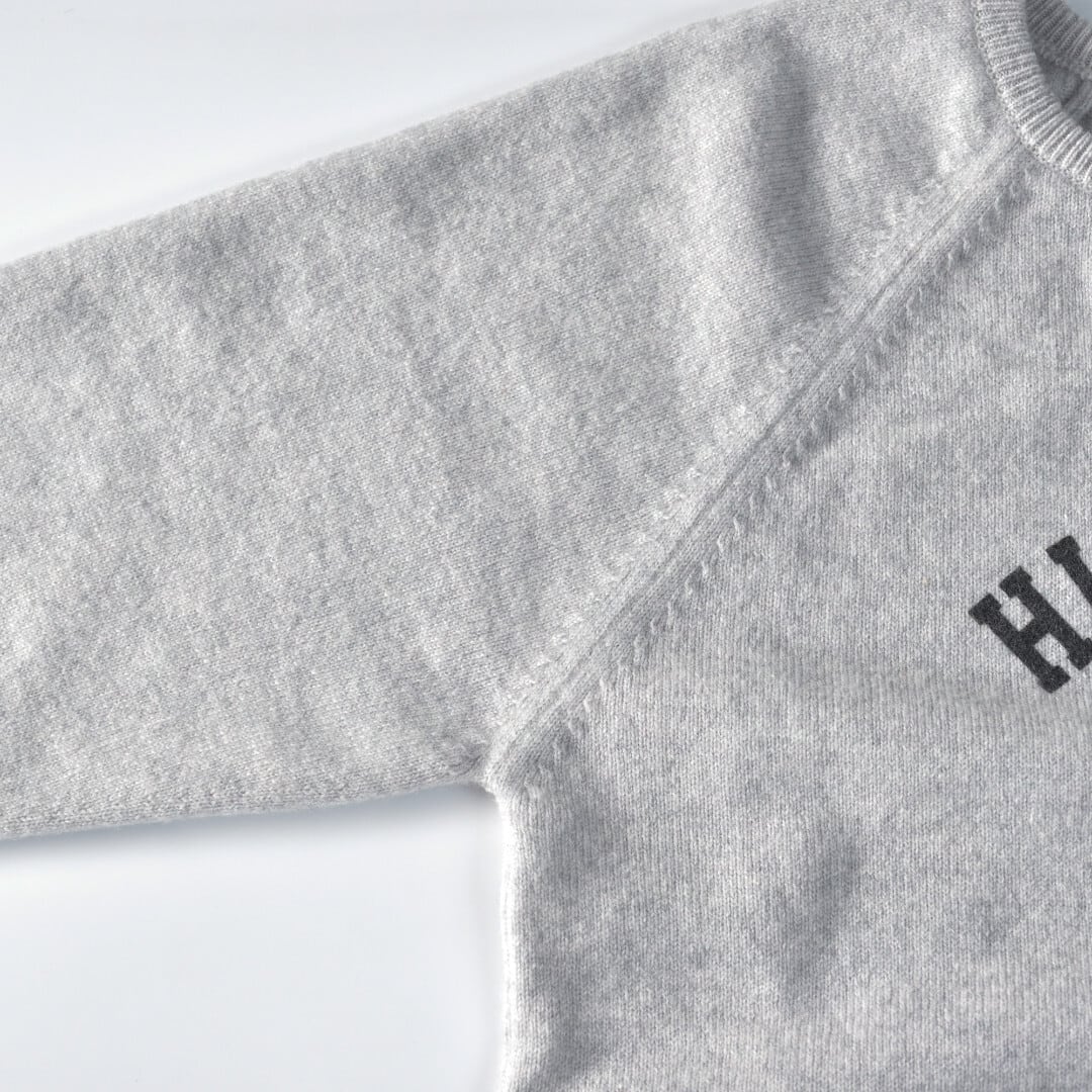 William Lockie ウイリアムロッキー ラムウールラグランプリントセーター "HIHALANDS ISLANDS"・グレイ【送料無料】