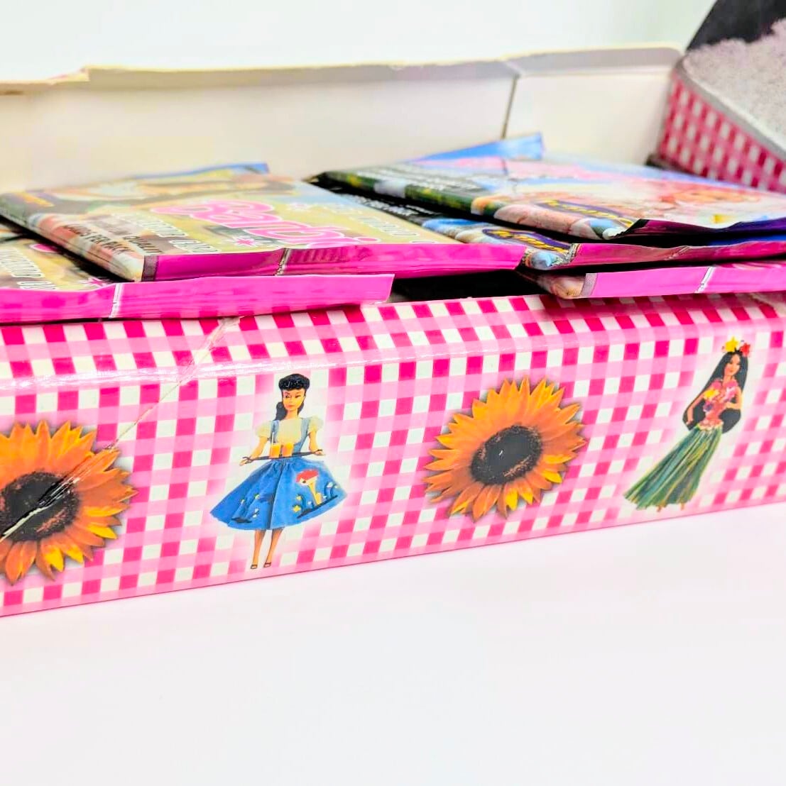 ☆送料無料！☆1997年製  tempo【 Barbie（ バービー ） The World of Barbie COLLECTOR CARD 】VINTAGE トレーディングカード単品 （1個=7CARDS）〚アメリカン雑貨 アメトイ〛