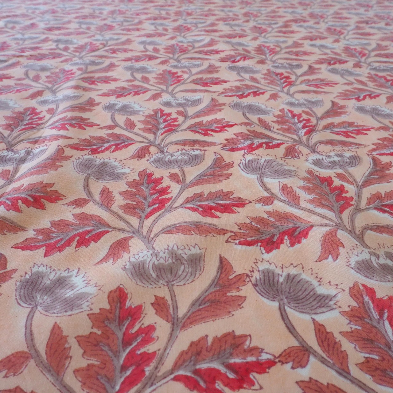 ブロックプリント生地【50cm単位】インド綿  片耳デザイン付き 花柄B コーラルピンク×ブラウン #51414-PK4