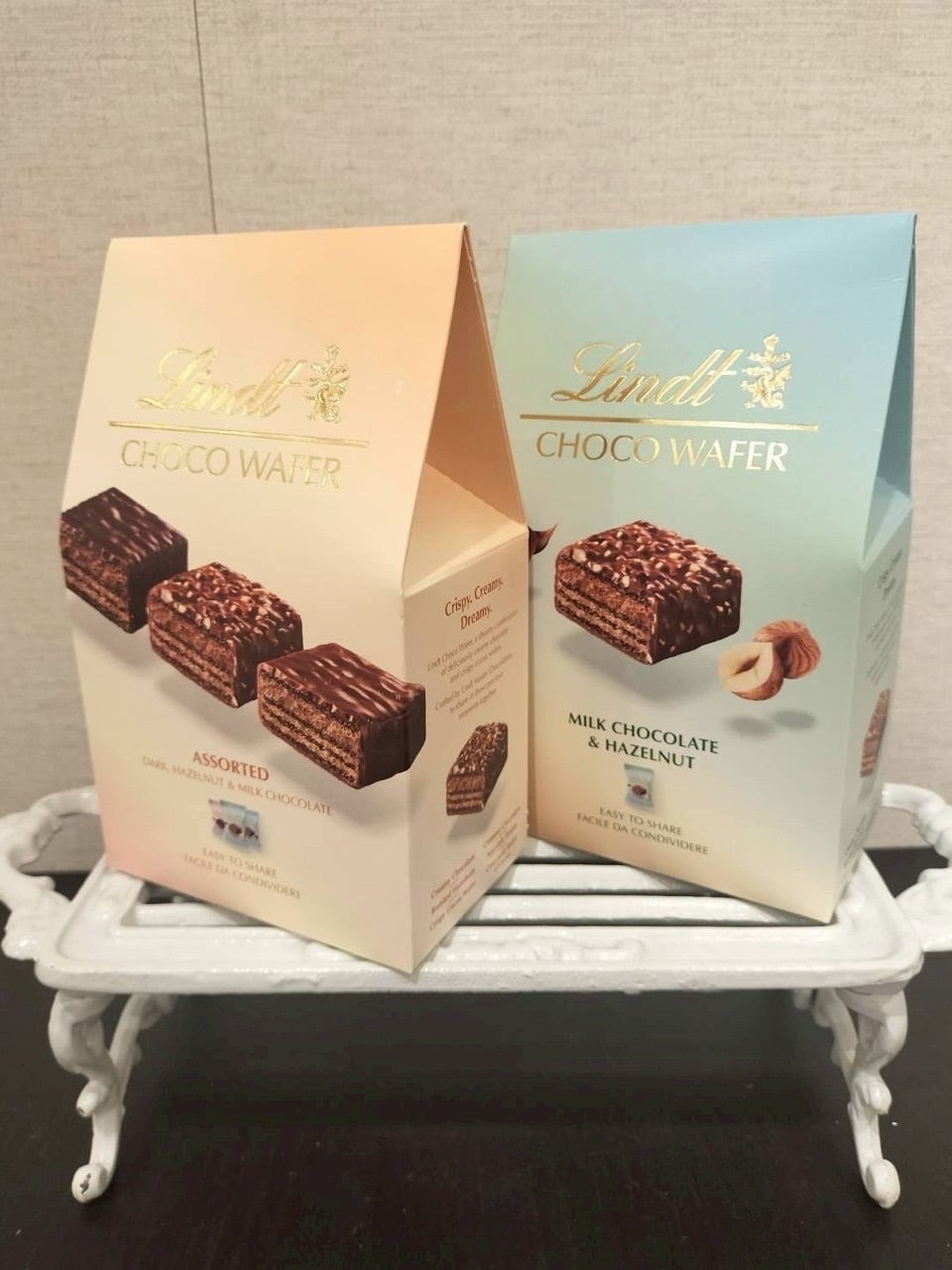 【りんりん様】専用・ベージュ300g×2袋≪リクエスト特割特価≫ リンツ ウエハース アソート 138g | pxstore