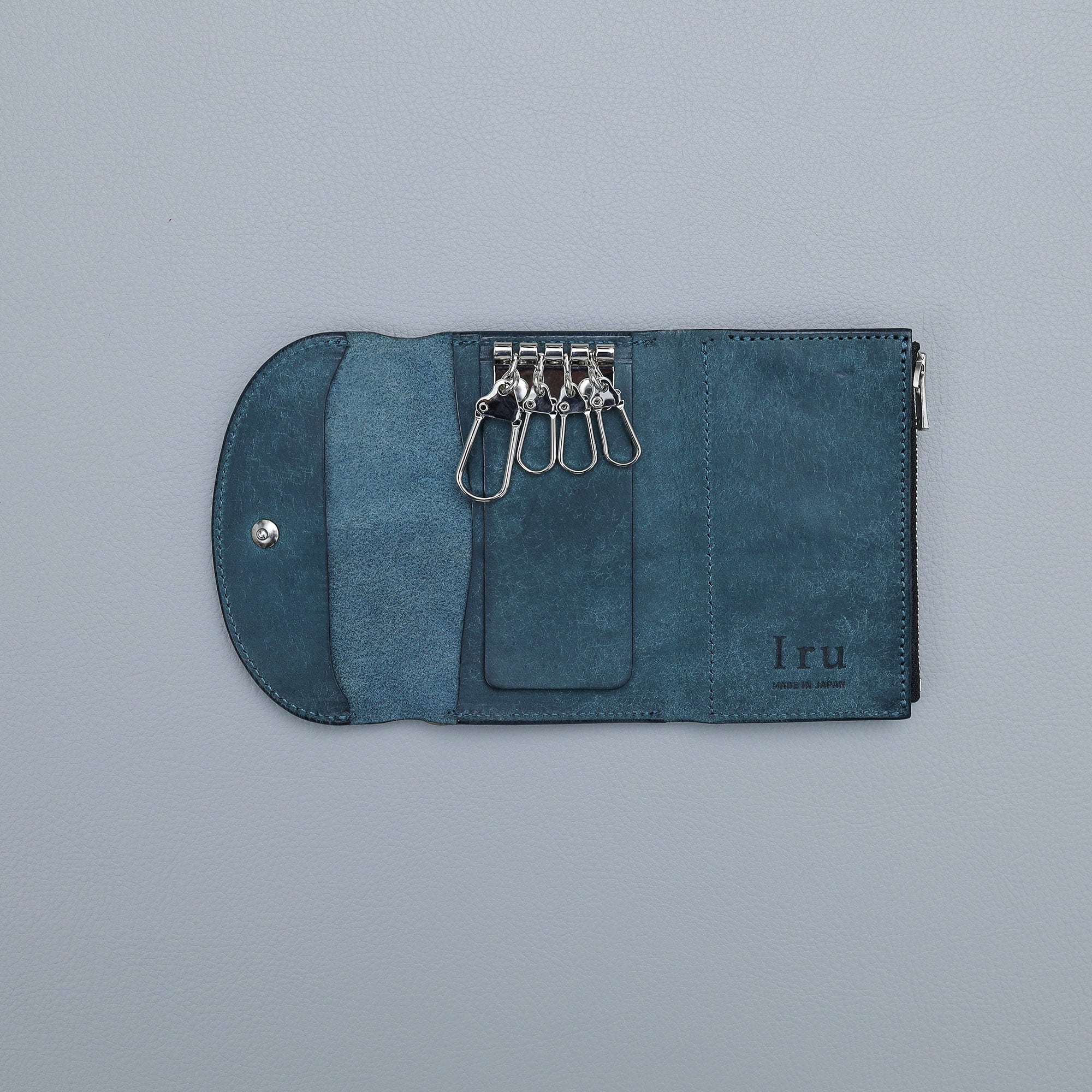 Iru×IKENOHATA GINKAWATEN】PUEBLO LEATHER MULCH CASE IZUMIIRO Iru×IKENOHATA GINKAWATEN】PUEBLO LEATHER MULCH CASE IZUMIIRO