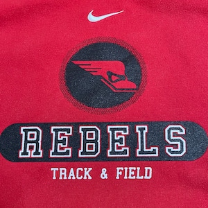 【NIKE】プリント ロゴ スウェット トレーナー スウッシュ 刺繍ロゴ REBELS Track & Field L ナイキ US古着