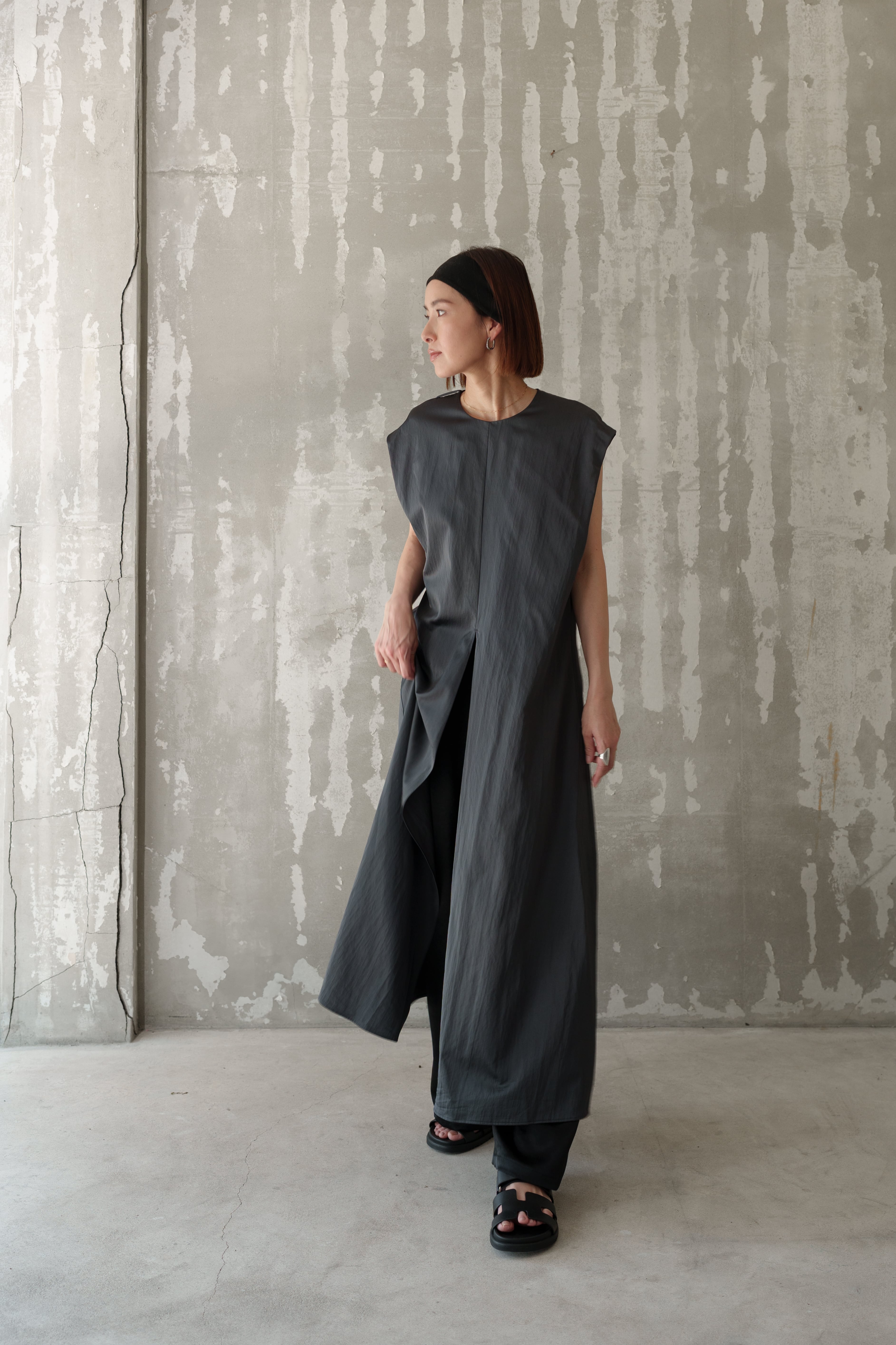roughlow soft flare tee ブラック soft flare tee(black)ご注文から一週間前後で発送 | roughlow