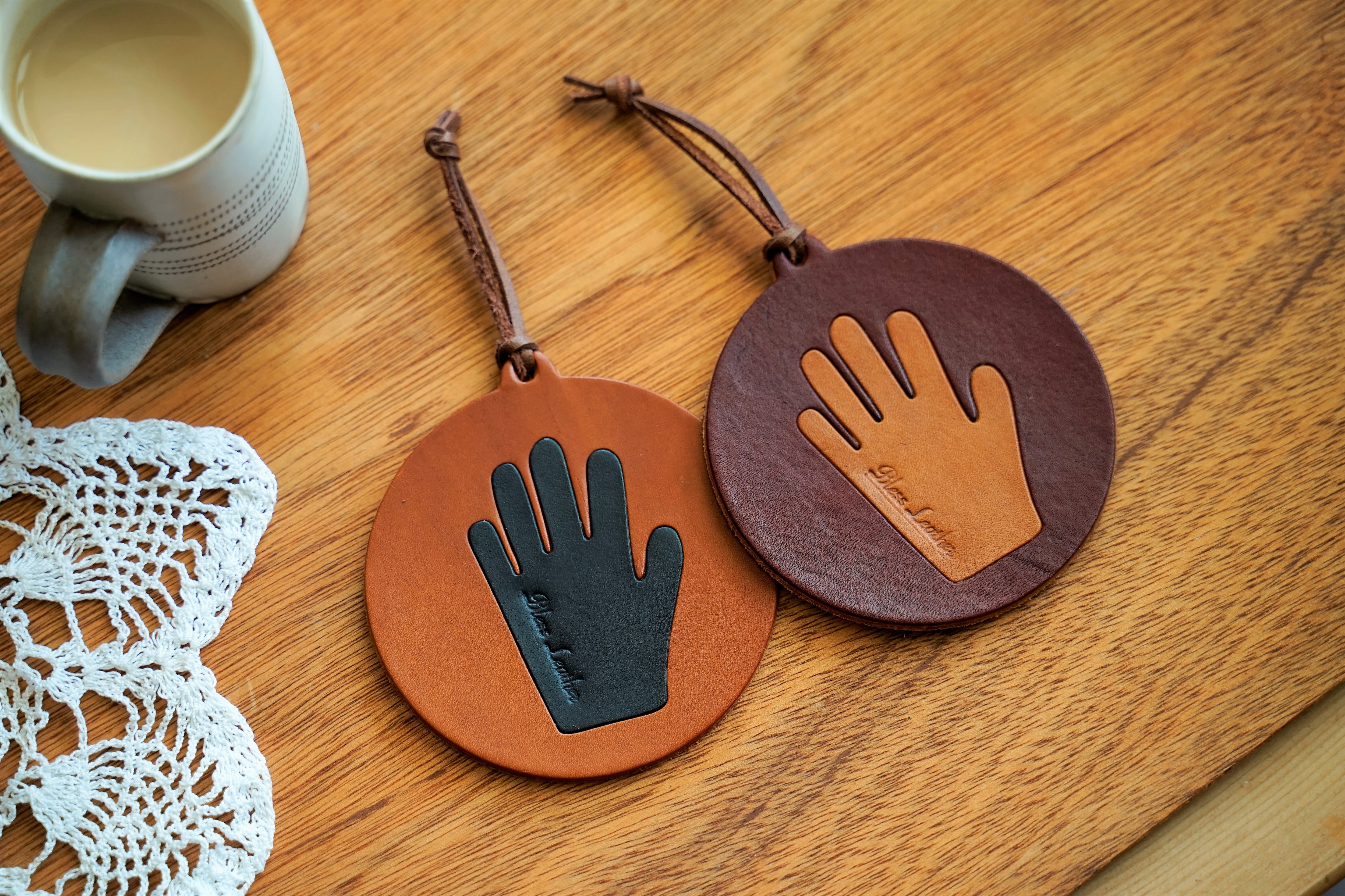 HAND コースター 2枚セット | 革細工とニュージーランド雑貨のお店 BLESS online shop powered by BASE