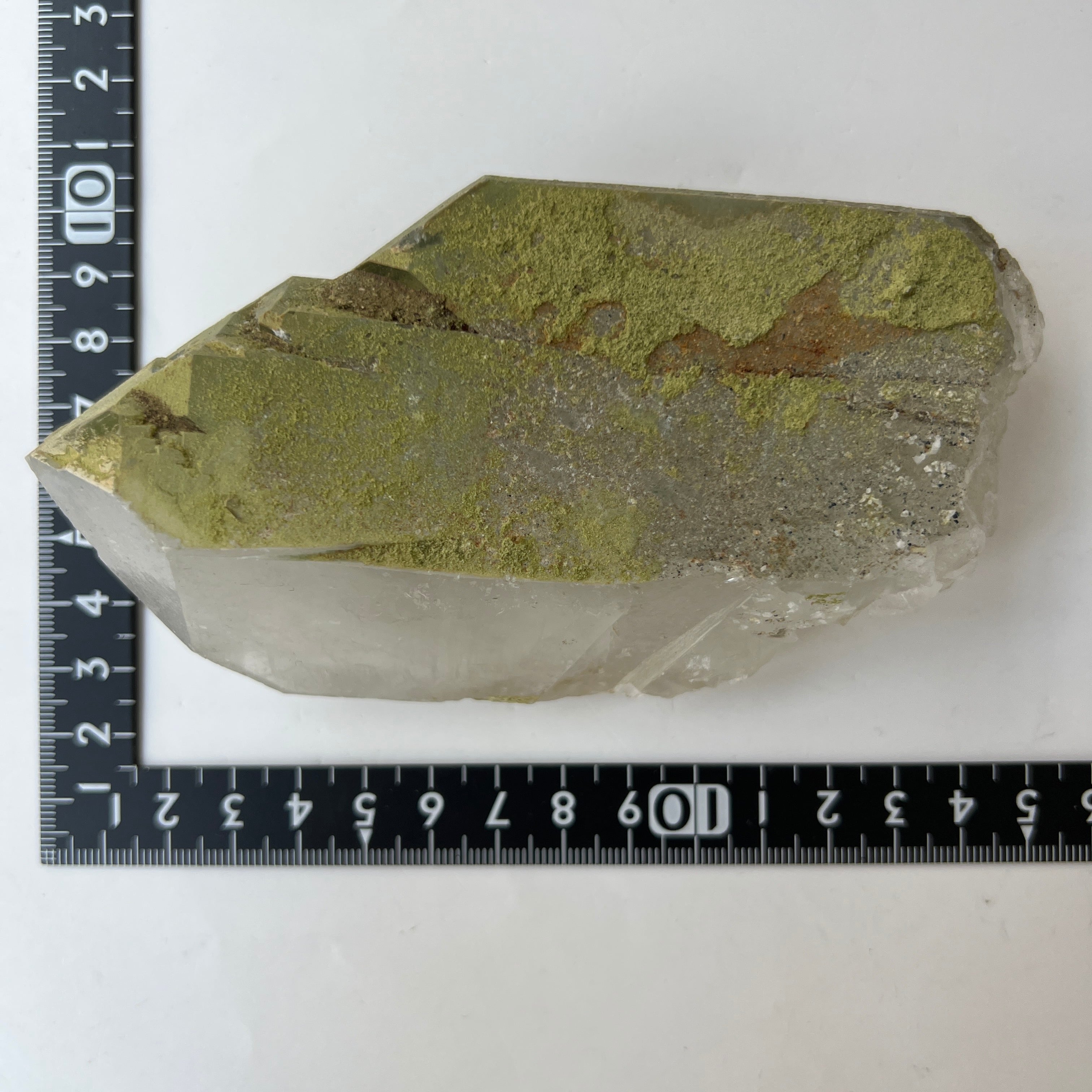 E21148】緑簾石を伴う水晶 グリーンクォーツ 原石 エピドート ...