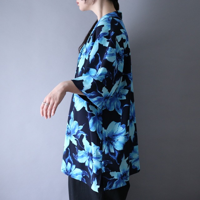 beautiful cold coloring flower pattern over silhouette s/s shirt
