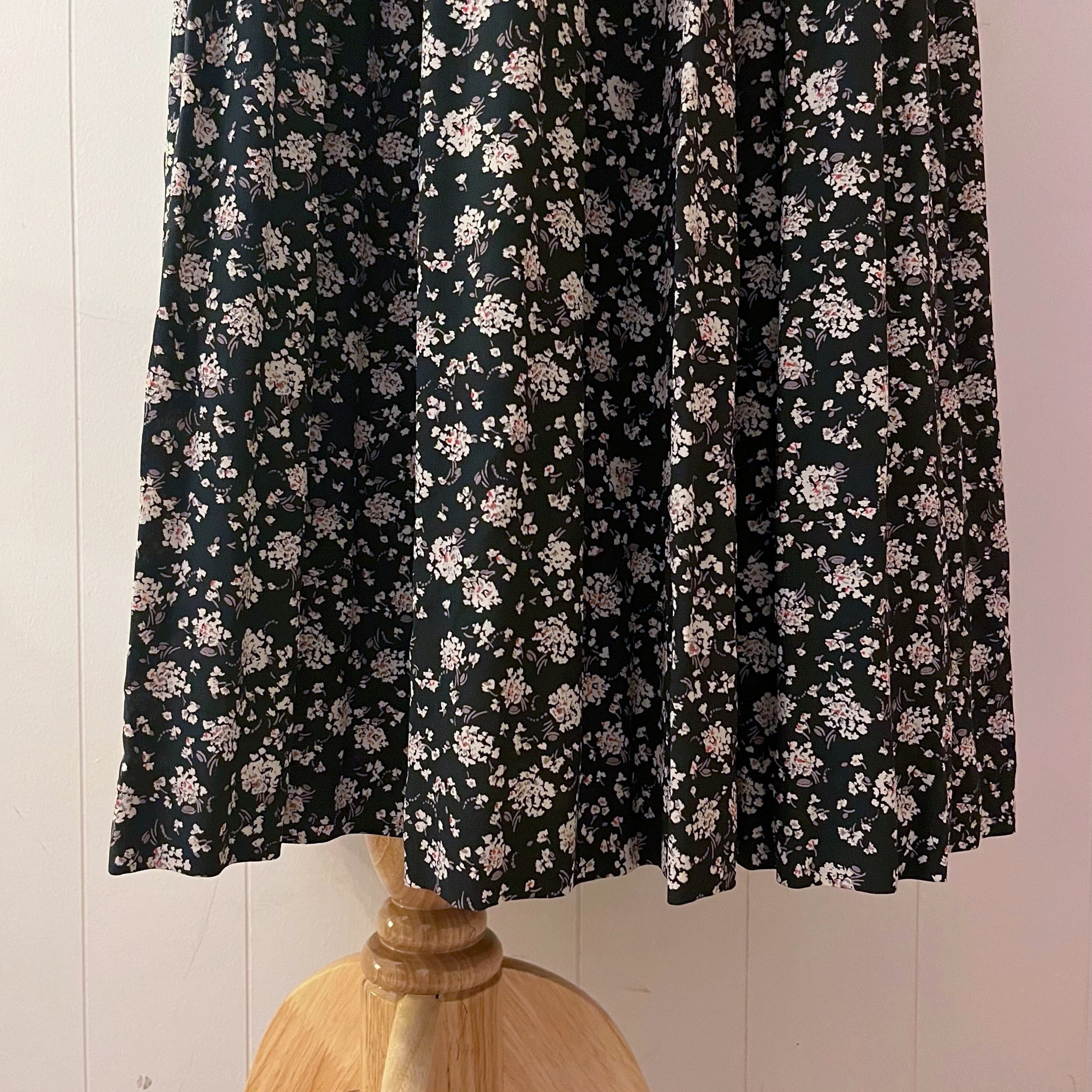 white mini flower pleats skirt