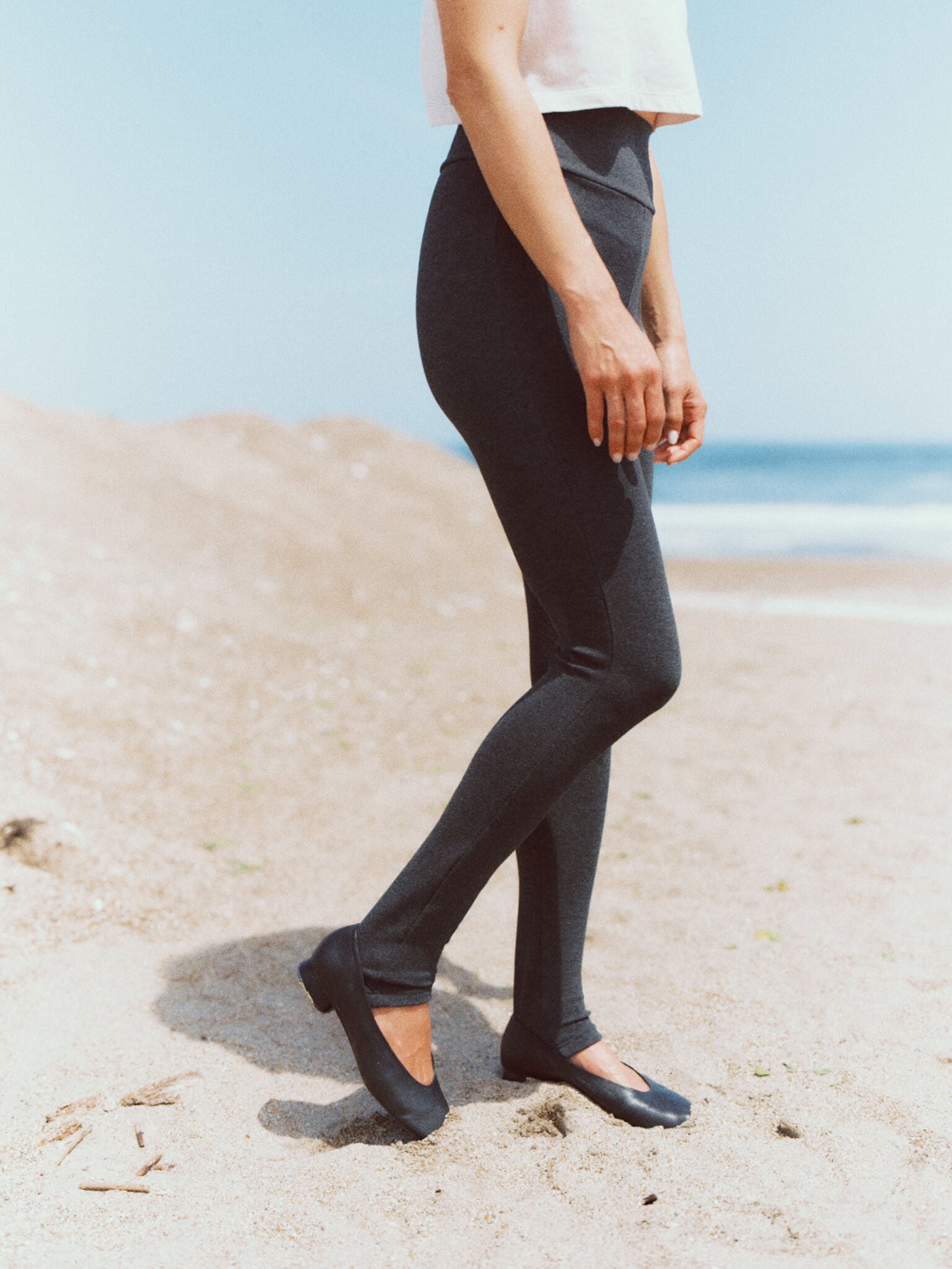 ROW LEGGING (charcoal) TNH24120-33 | THE NEWHOUSE