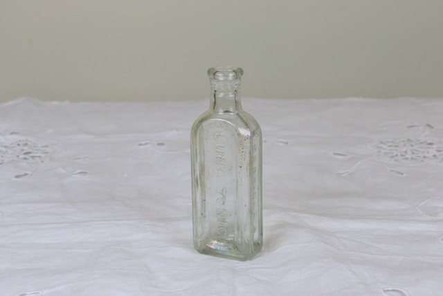 イギリス　ガラス瓶　LUNC TONIC　ボトル　アンティーク　一輪挿し　花瓶　い163-12