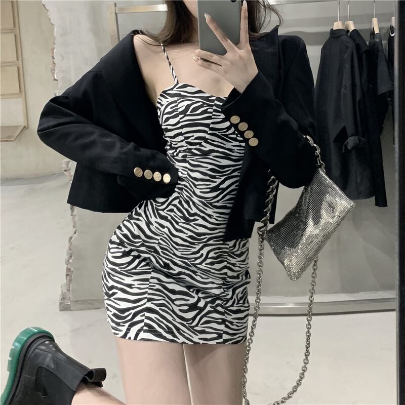 ゆうじえ風ファッションスーツ女性2020年秋新作フライドストリートスモールスーツゼブラ柄サスペンダーワンピースツーピース ブラックストロベリース67508516342