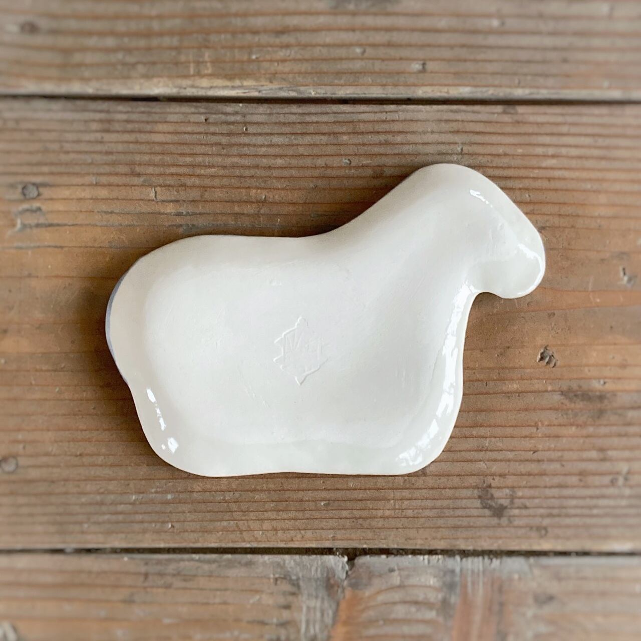 うま型皿　（染付）