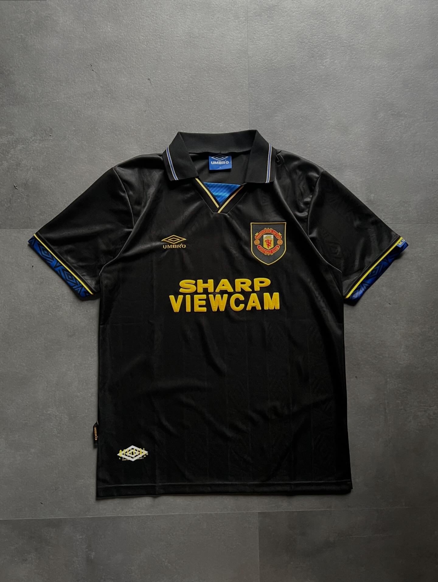 マンU SHARP VIEWCAM Umbro ユニフォーム L 新品 UMBRO マンチェスターユナイテッド ゲームシャツ SHARP VIEWCAM 黒 L
