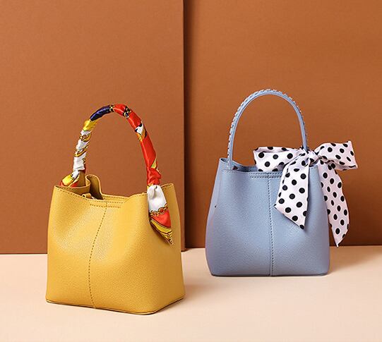 Bag Simple Chic バッグ バケツバッグ バケットバッグ ミニバッグ スカーフ ショルダーバッグ 斜め掛け ワンハンドル 手提げ 巾着 ポーチ付き おしゃれ シンプル 無地 3色展開 イエロー ブルー ブラック 大人女子 きれいめ カジュアル お出かけ デイリー 通勤 Ol オフィス