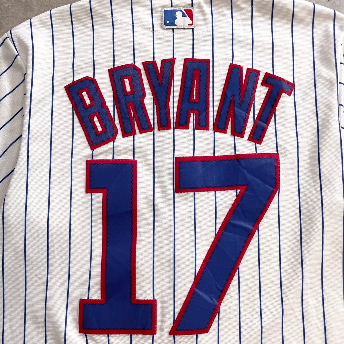 Majestic CHICAGO CUBS ピンストライプ ベースボールシャツ メンズM