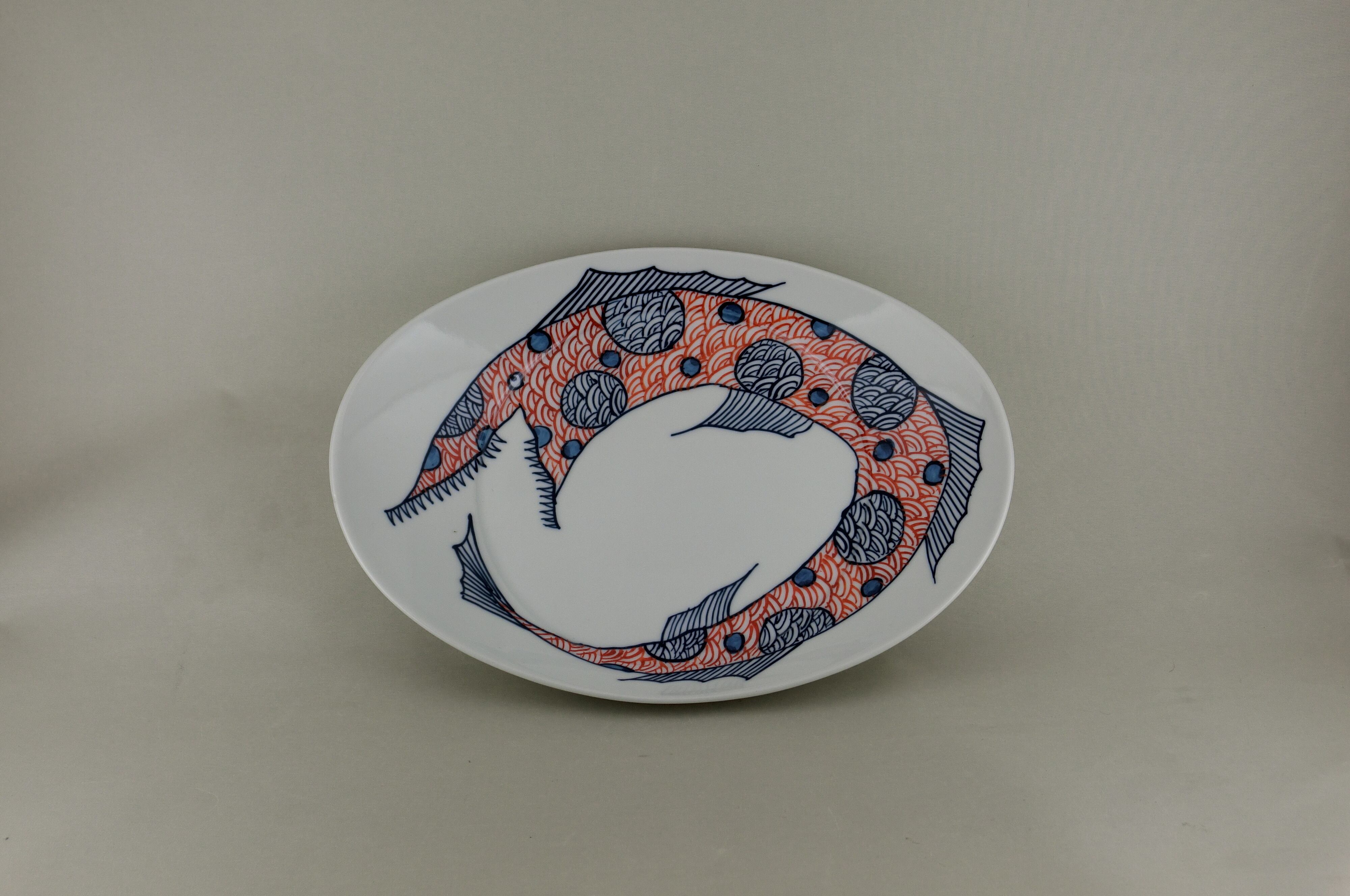 変魚シリーズ　楕円底丸皿（赤）