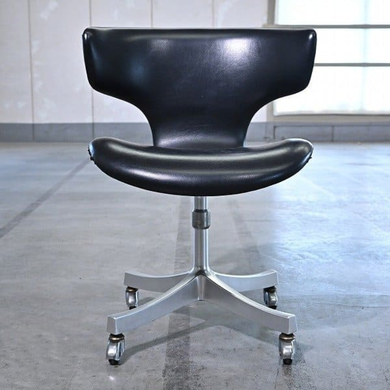 天童木工「カブトチェア」剣持勇 リビング ダイニング キャスター 椅子 ビンテージ クラシカル TENDO【中古家具/中古インテリア/USED家具ユーズド家具/リサイクル】