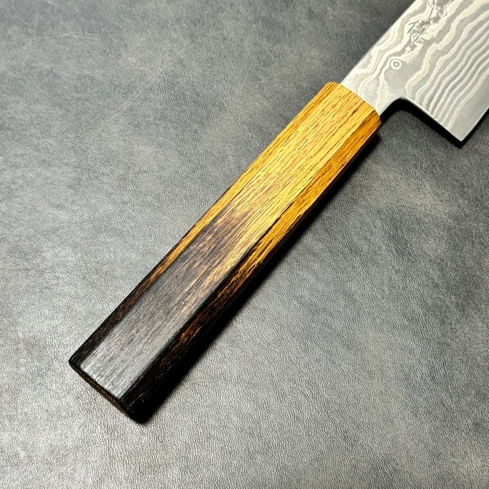 おけや作 陽炎 包丁 三徳 銀三鋼 ダマスカス 黒仕上げ 165mm 樫焼漆
