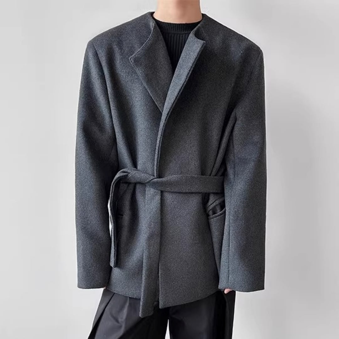 ウエストベルト付き ノーカラーラップショートコート D12159