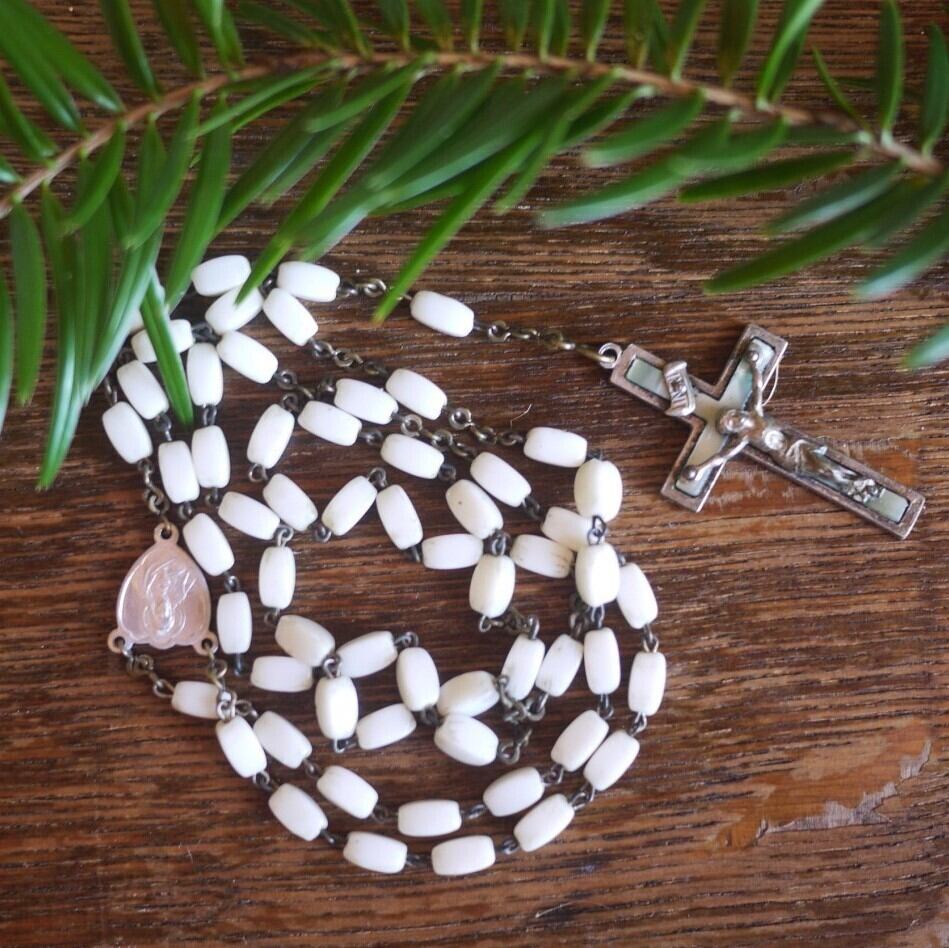 白いロザリオ ガラスビーズのクロス ドイツ