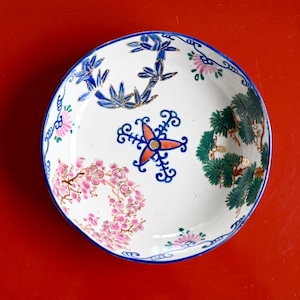 再入荷【47007•49008】 九谷焼  松竹梅皿（1枚）大正 / Kutani Plate - Shochikubai (Pine, Bamboo,Plum) / Taisho