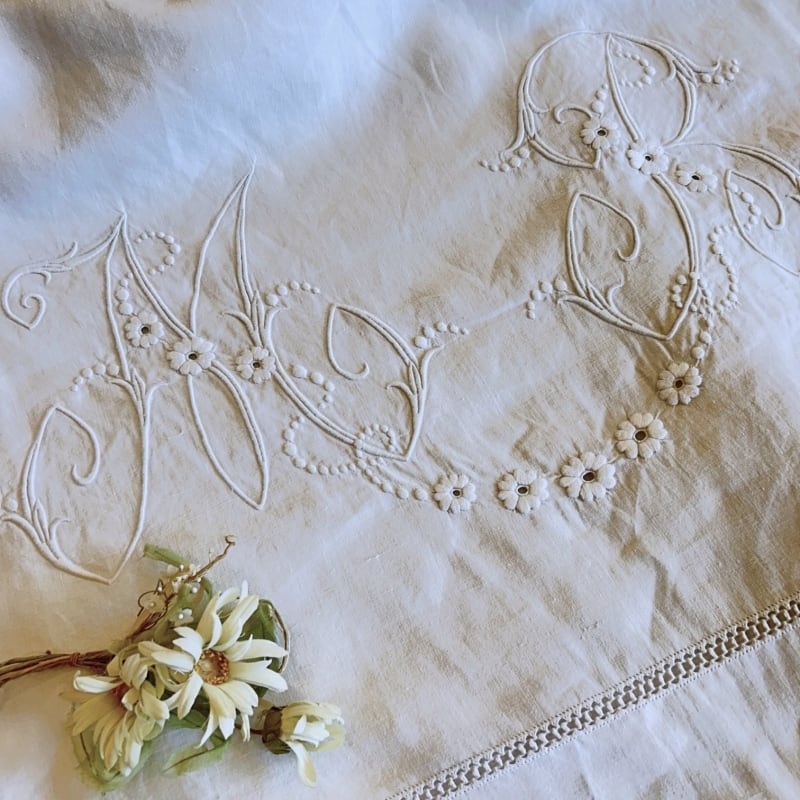 フランスアンティークモノグラム刺繍のベッドシーツ | Antiques 蕾