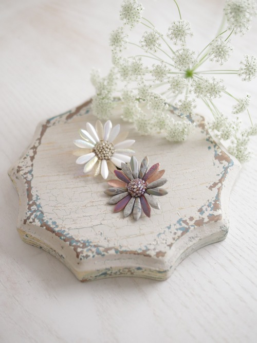 大人のガーベラブローチ