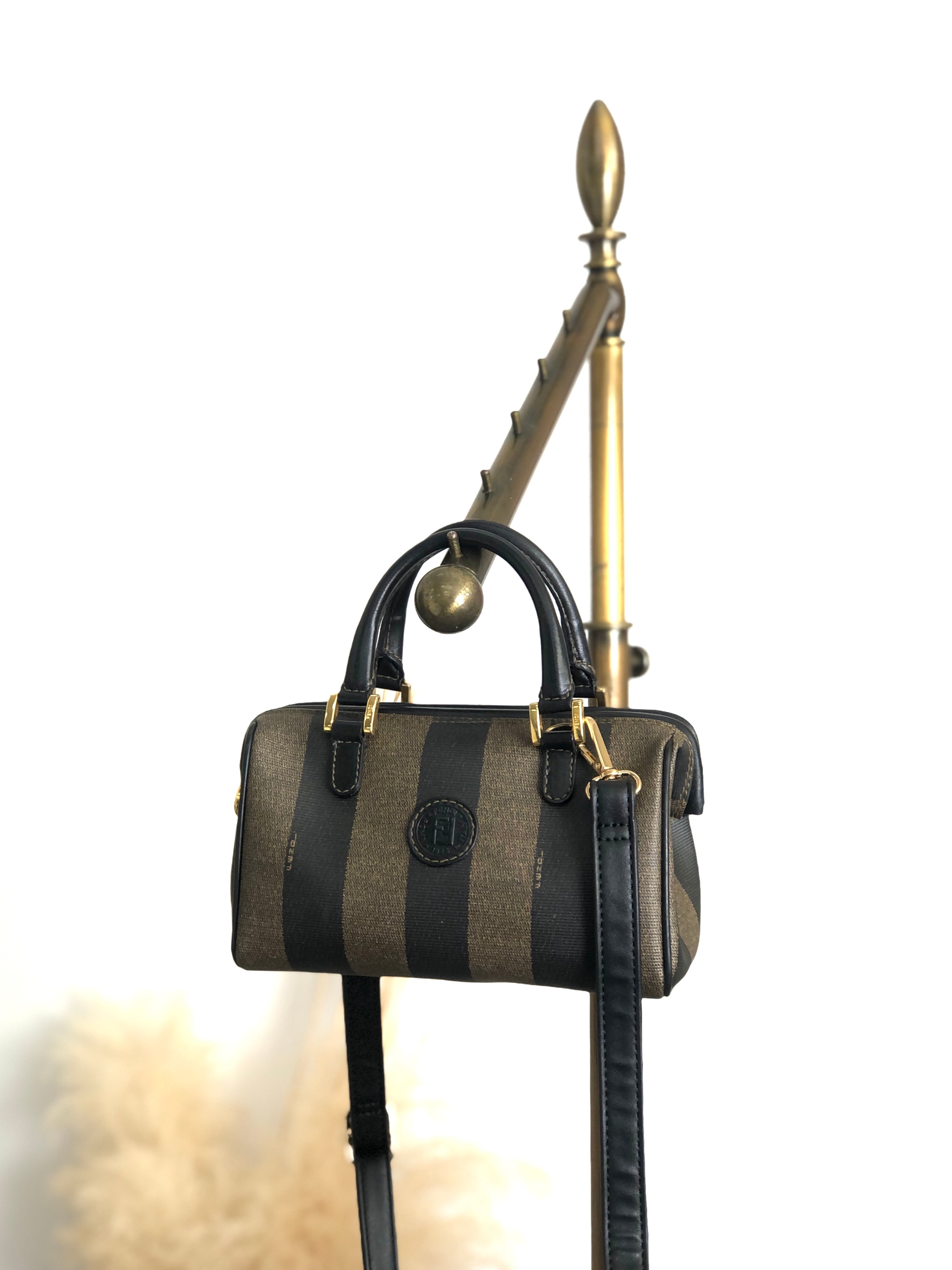 FENDI フェンディ ぺカン ショルダーバッグ ブラック FFロゴ PVCレザー