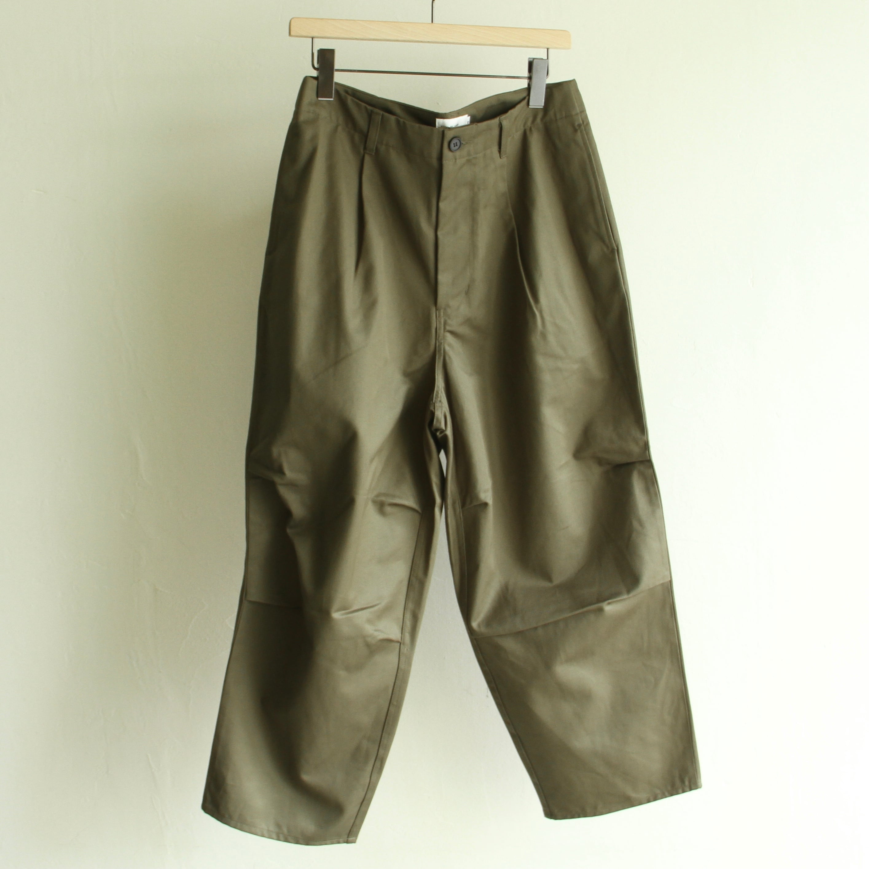 STILL BY HAND【 mens 】salvage knee tuck pants