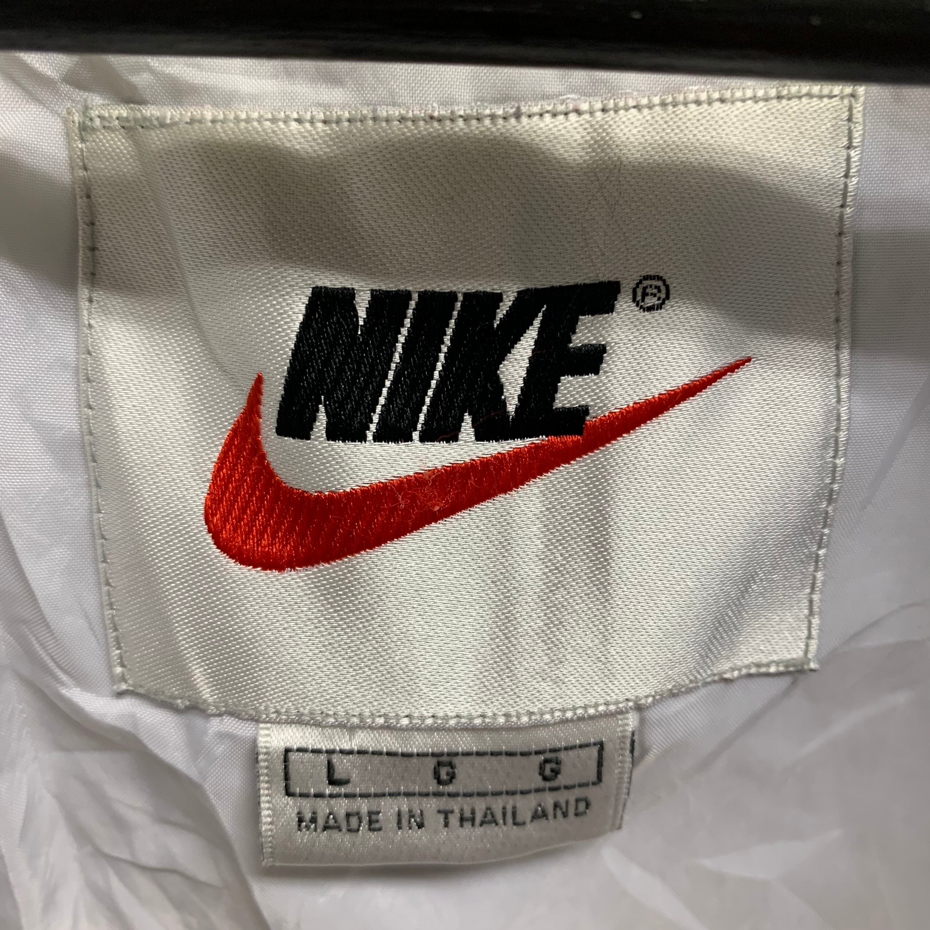 送料込】 【古着】ナイキ NIKE L ナイロンジャケット 刺繍ロゴ コハラ