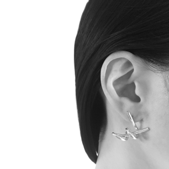 Four beats pierced earrings