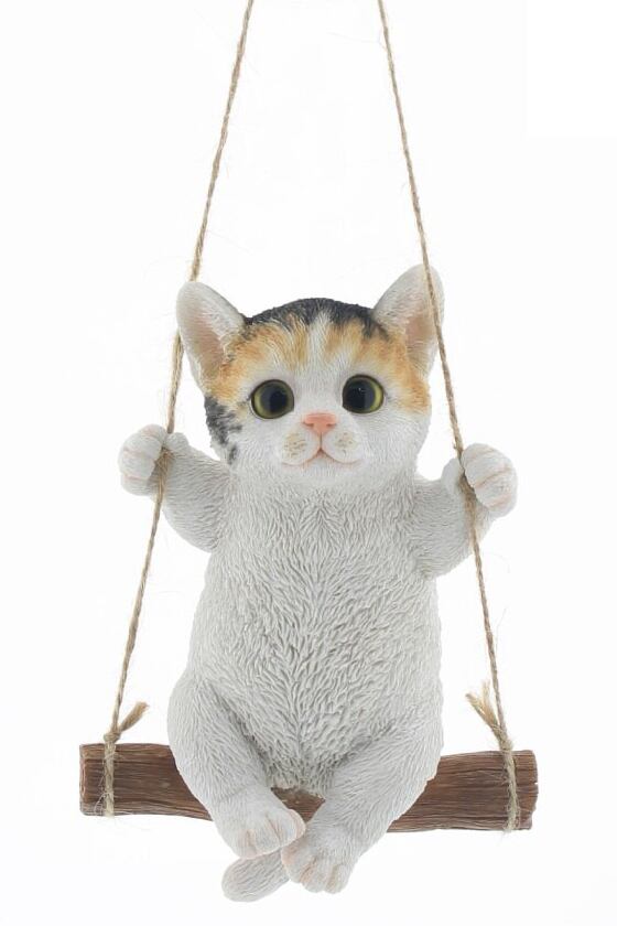 猫さんとお家のオブジェ リアルすぎてドキッとするほど本物そっくりなネコの ガーデン