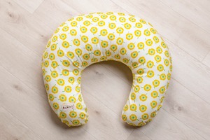 【防水タイプ】授乳クッション　フリーサイズ  バオッコ―黄色　メモリアルボックス付き